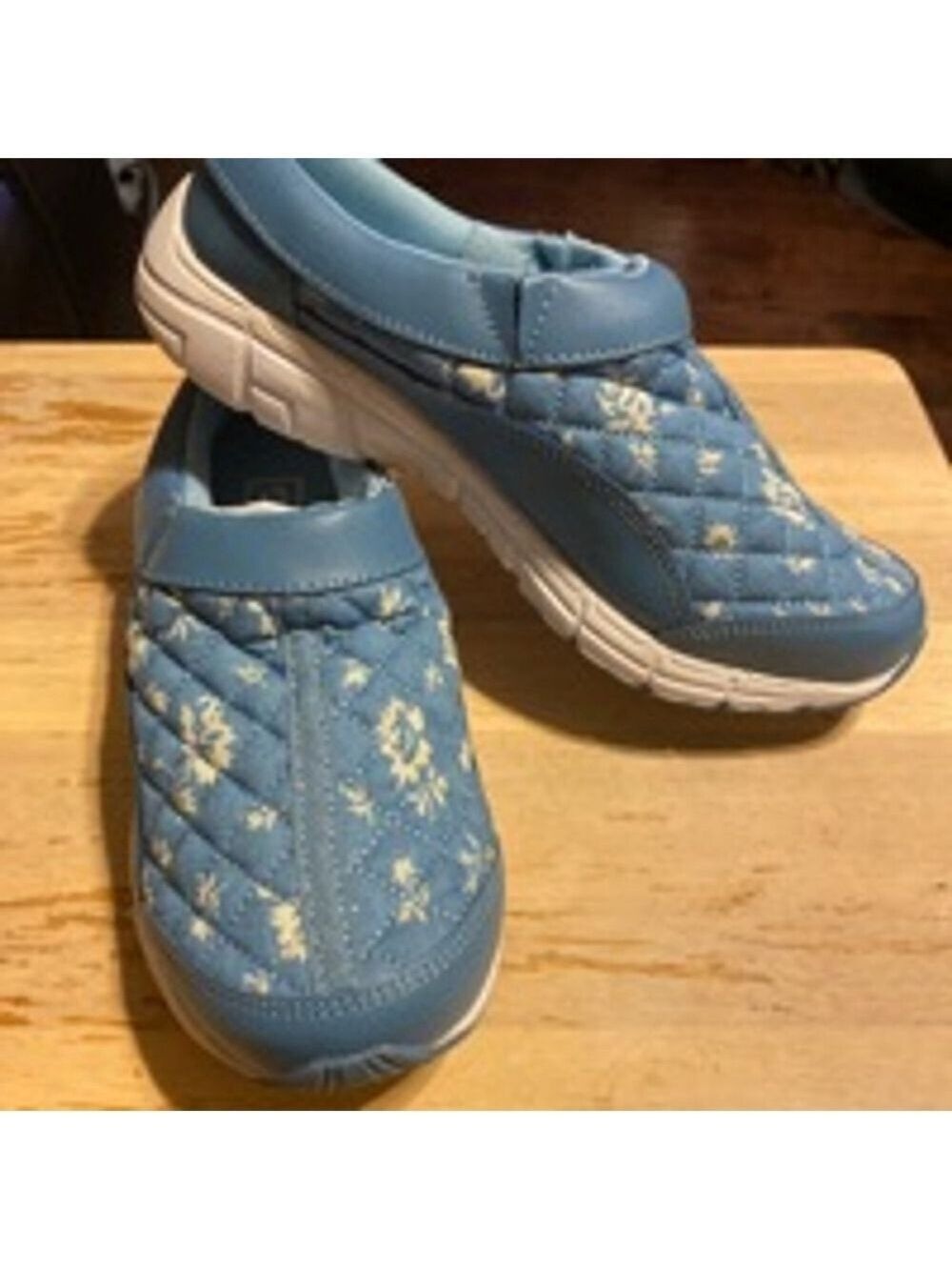 NWT Women's Mushrooms Shoes 6.5 M Blue Floral Quilted Comfort Slip On